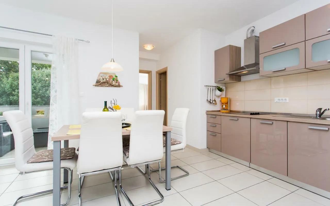 Apartments Matea I 巴斯卡 克罗地亚