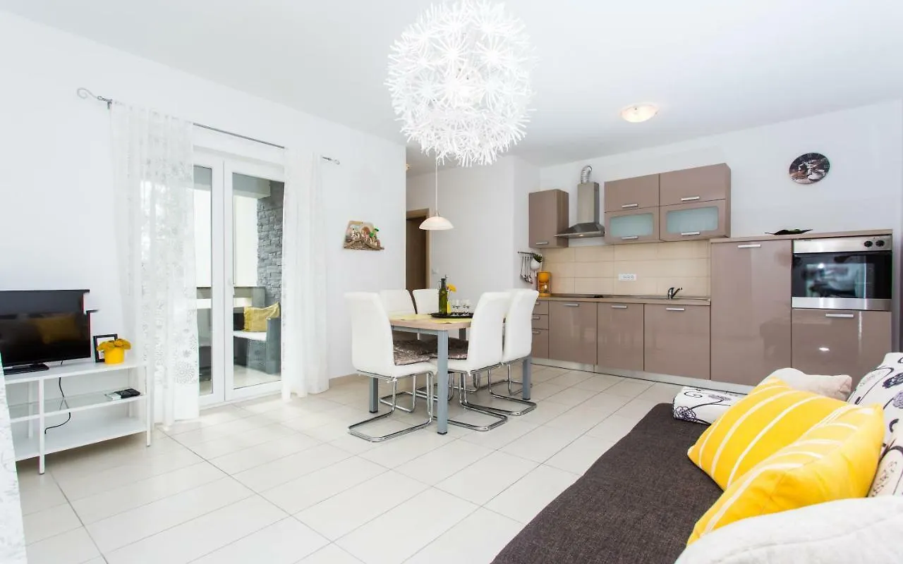 Apartments Matea I 巴斯卡 克罗地亚